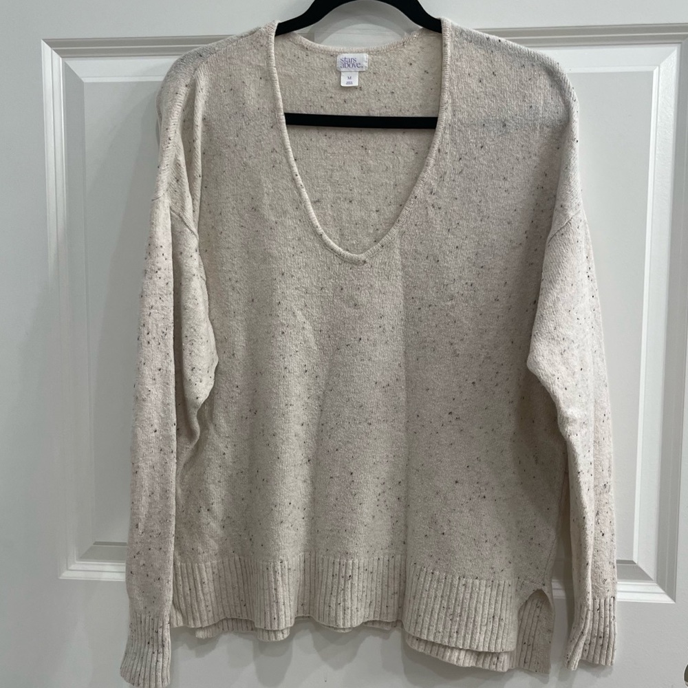 Starts Above V-neck sweater size M